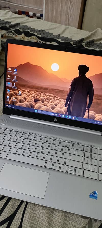 hp 12th genration i3 4 GB Ram 256 GB grafic card stall