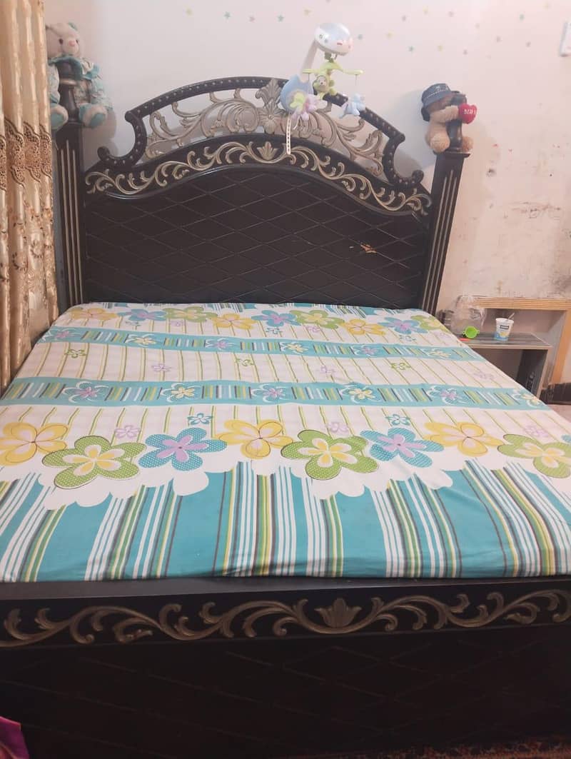 Bed, dressing table wardrobe 0