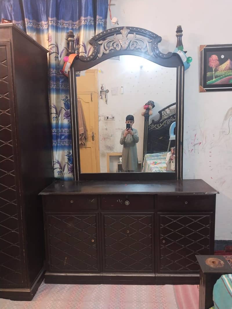 Bed, dressing table wardrobe 2