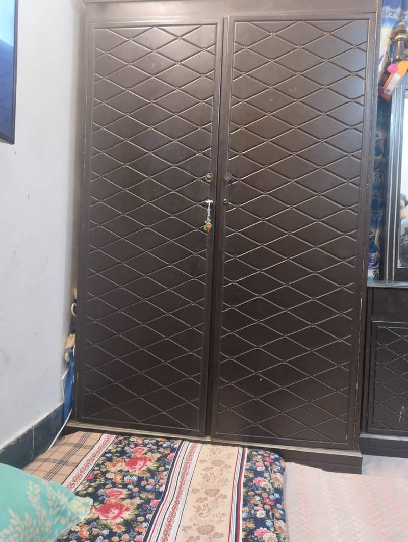 Bed, dressing table wardrobe 3