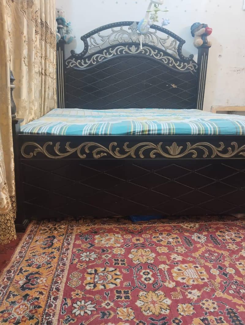 Bed, dressing table wardrobe 4