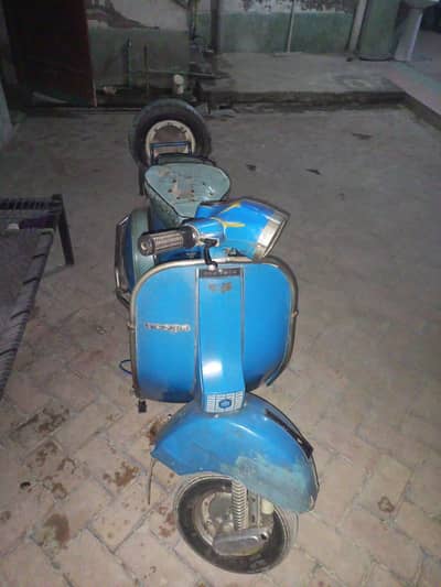 Vespa scoter