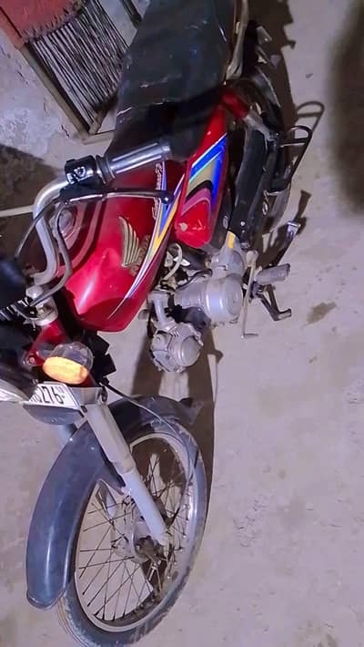 bike ok halki c awaz ha pistan ki tyre new