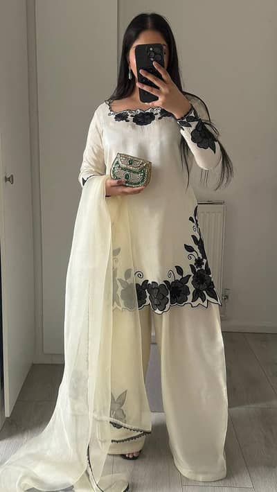 white zauq embroiderd 3piece