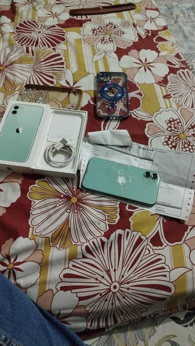 iphone 11 (128 gb) sealed phone used wwith care