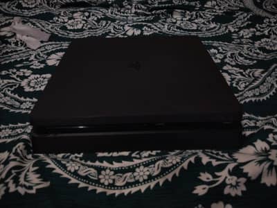 PS4 SLIM | JUST LIKE NEW PRICE NEGOTIABLE• CONCESSION HOJAIGI