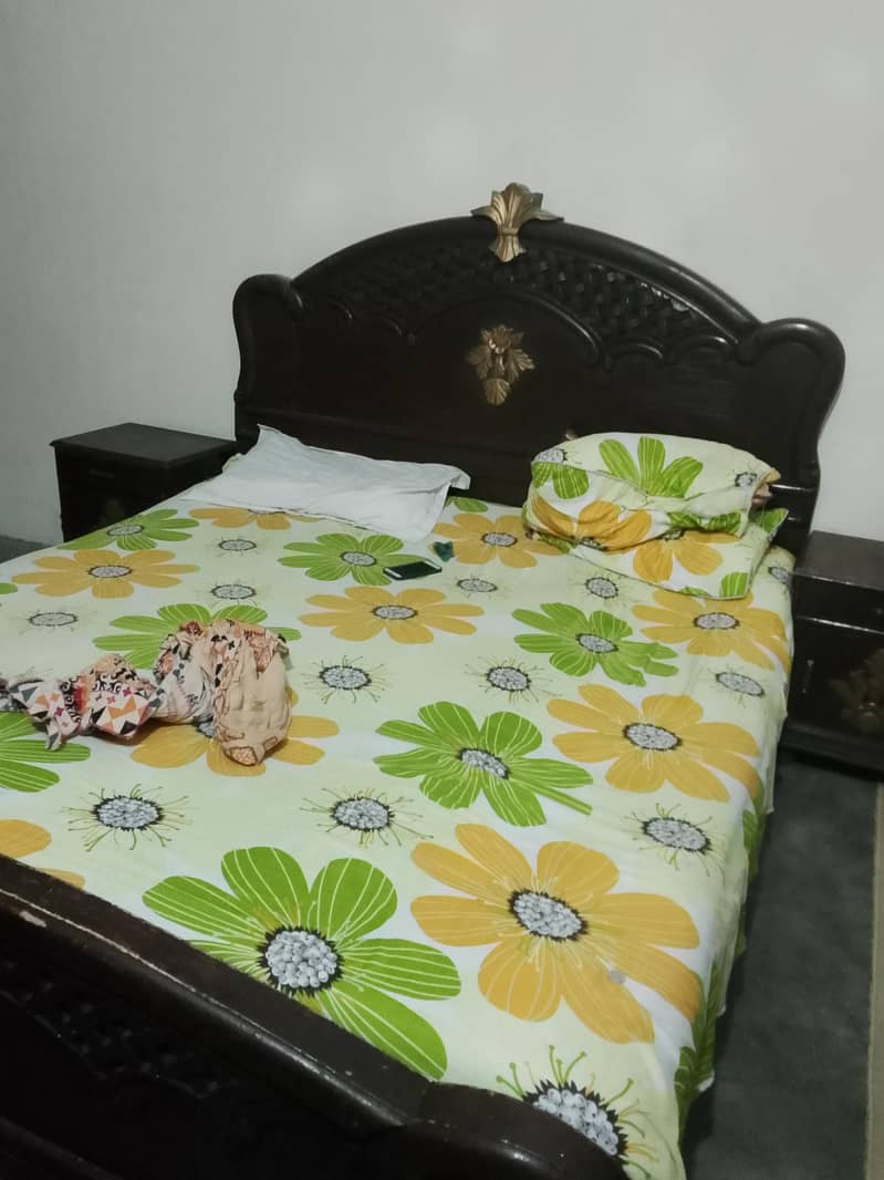 bed set n table 1