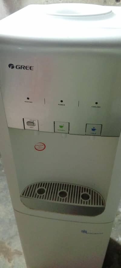 GREE water dispenser