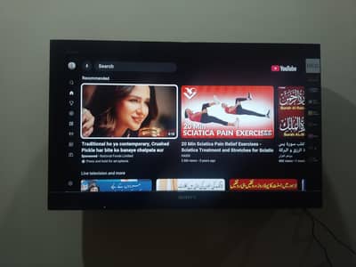 Sony Ld 32" colord with handrid Box