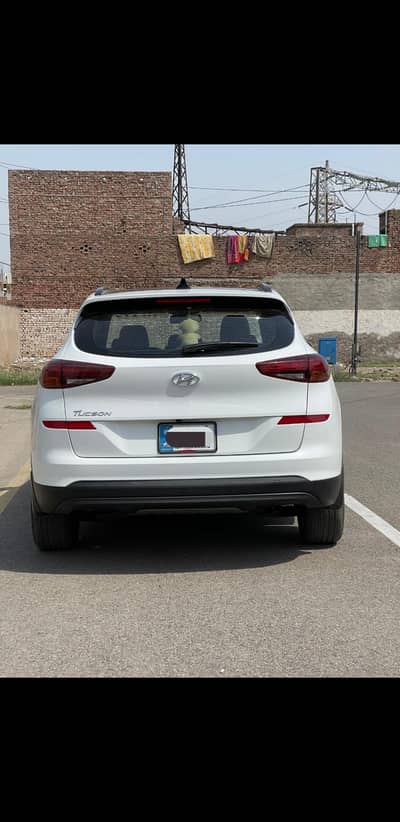 tucson front wheel drive. Family used car. Like new car. Total genuine