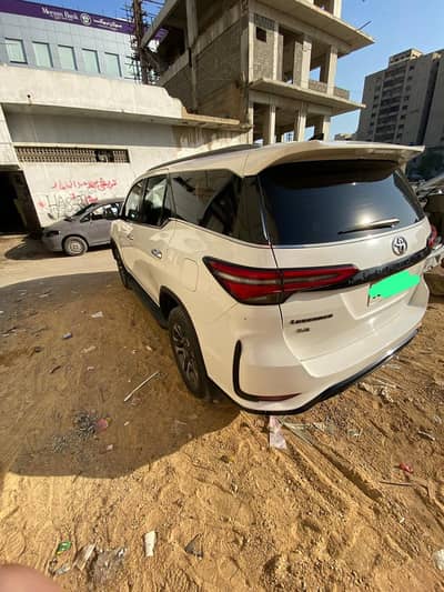 Toyota Fortuner Legender