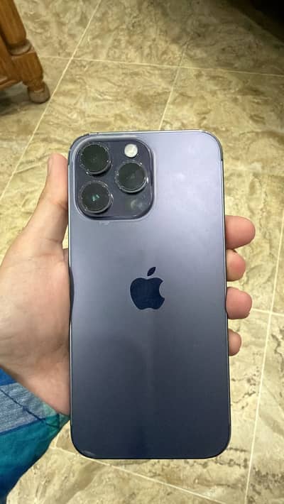 Iphone 14 pro max used by doctor
