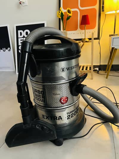 Westpoint 2500watt Vacuum Cleaner