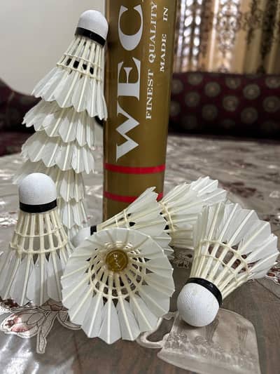 High Quality Shuttle Cocks ON Wholesale