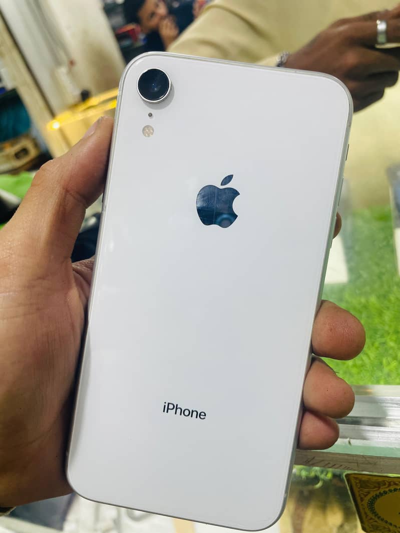 iphone XR 1