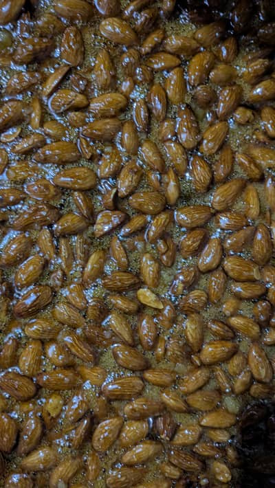 praline crunch for ice cream garnish