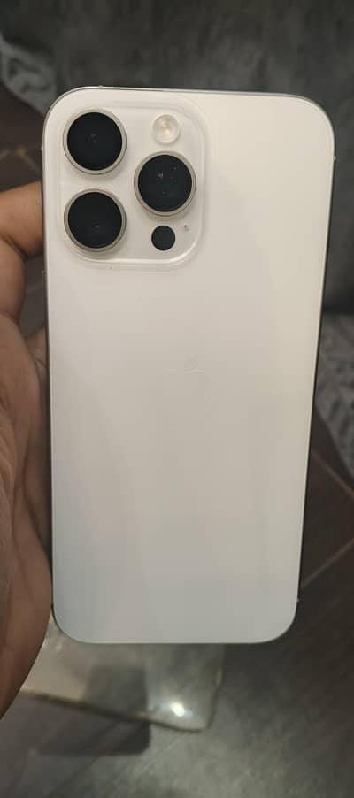 16 pro max white titanium