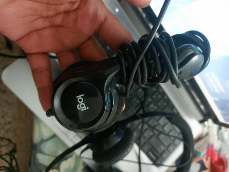 logiTech headphone 0