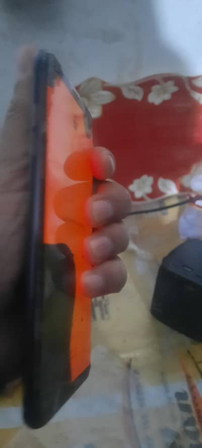 LG v30 thiq 6 128 panel  tot gaya  ha baki all OK exchange