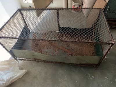 cage for hens or animals (مرغیوں کا پنجرا)