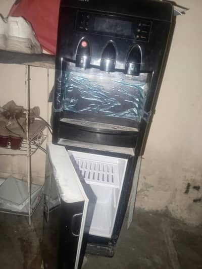 Used water compraser cool and hot water.