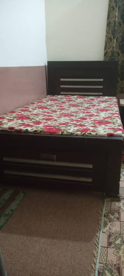 1 single bed with mattress