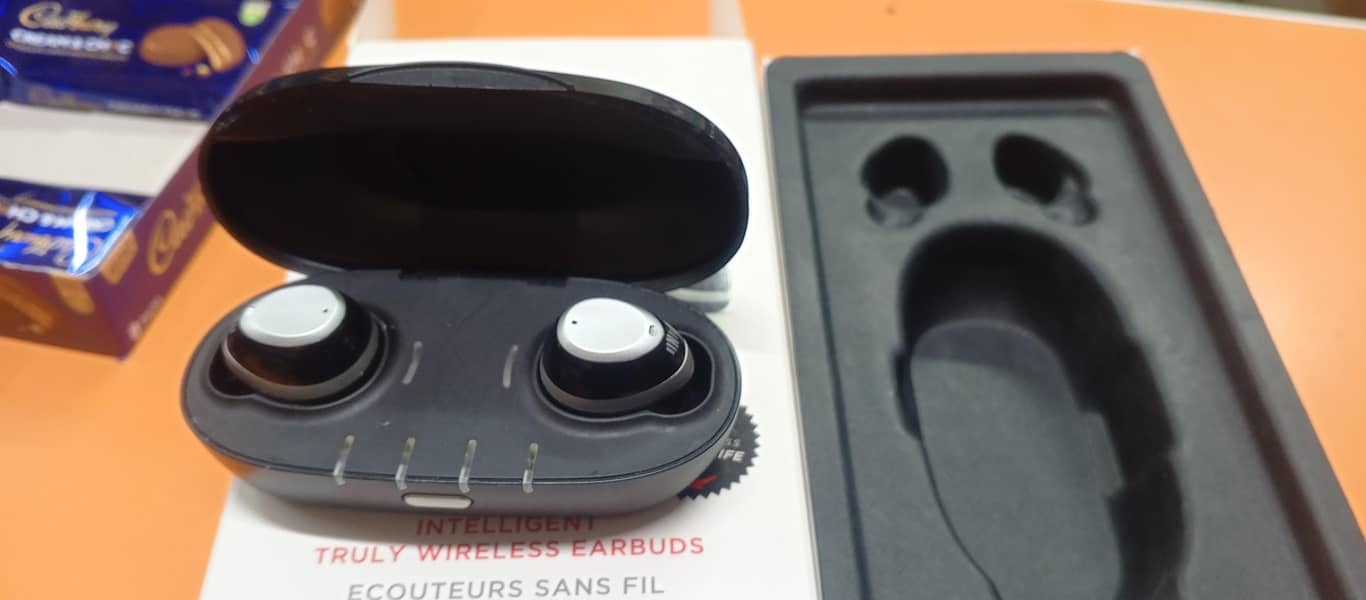 بالکل نیو فون جس کو بھی چاہیے میرے واٹس ایپ پر نمبر رابطہ کریں 6