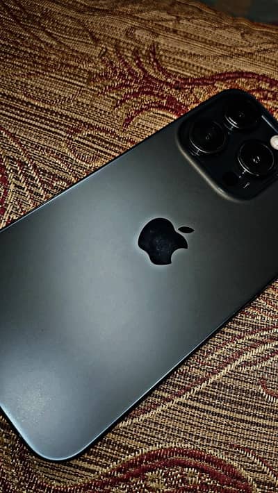 15 pro black Titanium 128gb jv