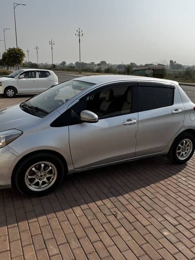 TIYOTA VITZ 2012/2015