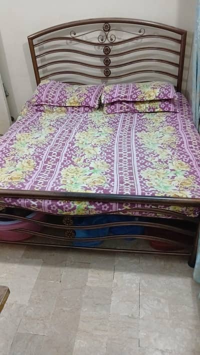 Iron bed with full size