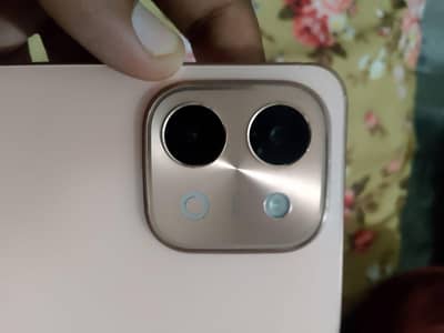 Mobile vivo y 28 with complete box