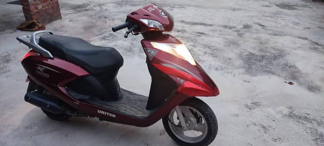 United 100 cc scooty model 2019 for sale. 03298995343