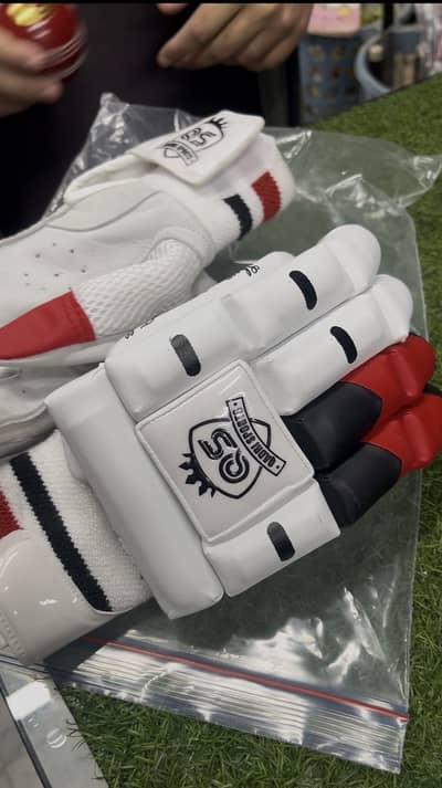 New Qs sports cricket gloves