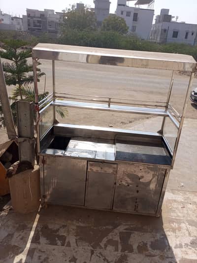 burger and chips stall