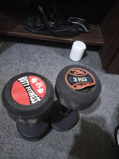 pair of 3kg dumbells, in good condition