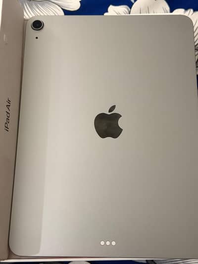 ipad air 7 m3 11” 128 GB just open box 1 cycle