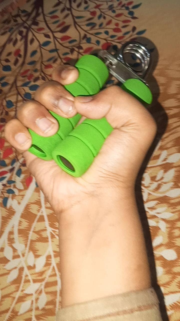 رگیں کھڑی کرنے کے لیے بازو کی ایکسرسائز مکہ طاقتور بنانے کے لیےے 2