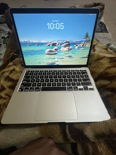Macbook Air M1 Slightly Used