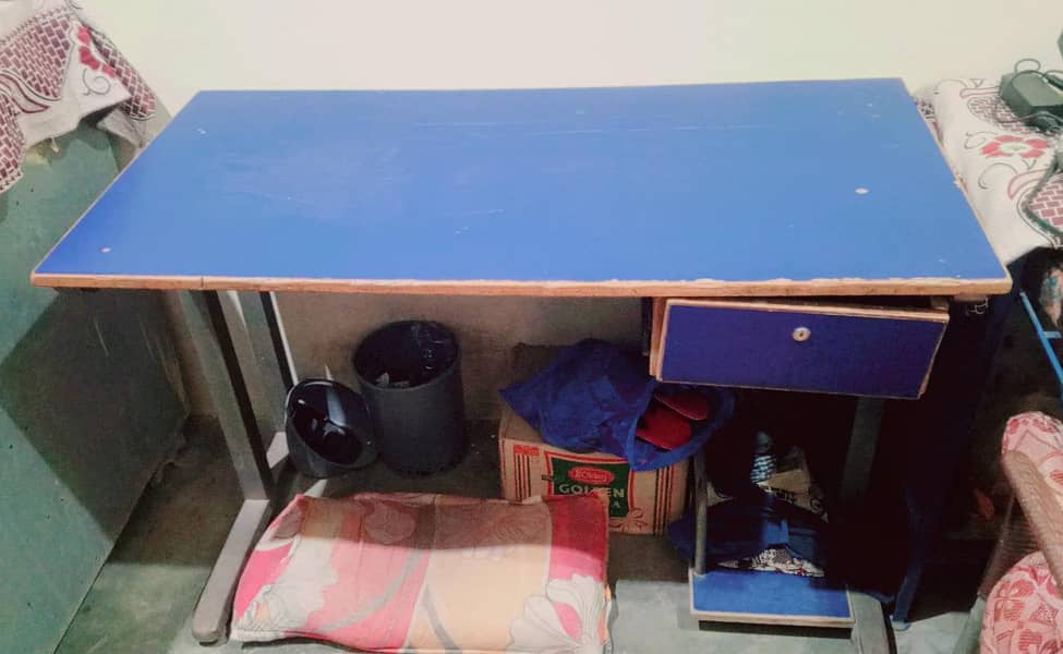 Comfortable Table for Studies and Computer Table 0