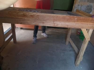 TABLE CORNER FOR FRENCH FRIES AND STREETS FOOD