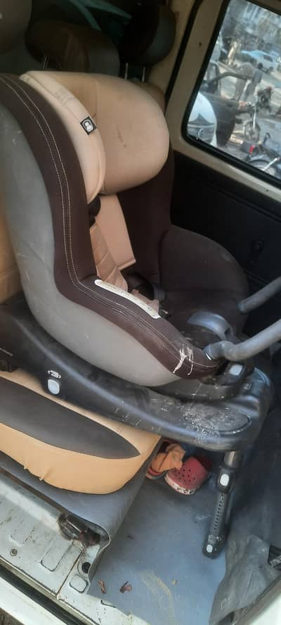 car seat with iso fix