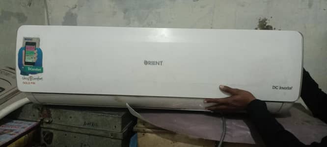 AC bilkul new condition ma hai bus 2 season thora sa istamla hua jai