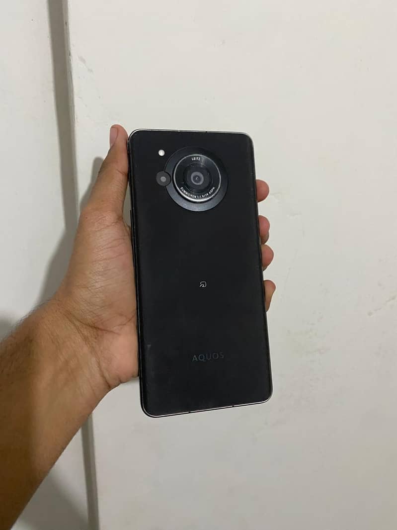 Sharp Aquos R7 0