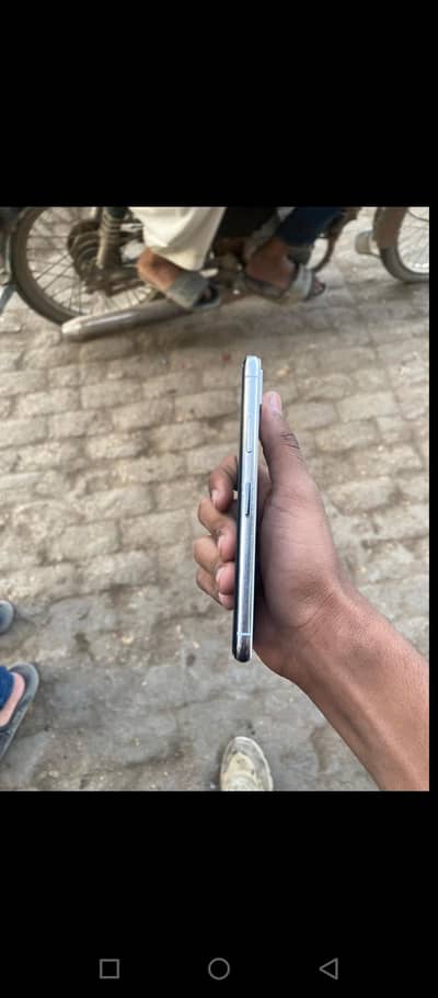 all ok he sirf back glass crack he face id bhi on h sealed set he