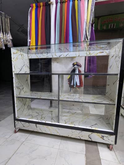 Brand New Counter for Sale 4 feet New Hai used nh hua bilkul