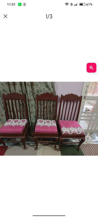 Dining table with 6 chairs and cusions