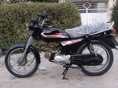 united 100cc. (2017). karachi