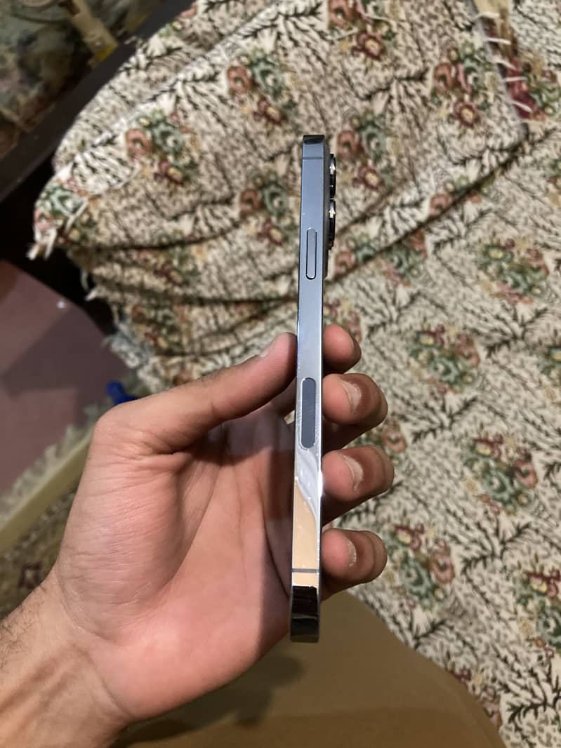 Iphone 13PM 4