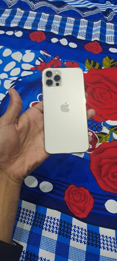 I phone 12 pro 256gb Golden