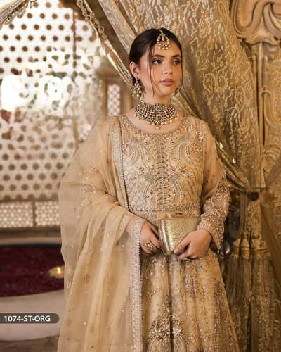 Walima branded Maxi 1 time  use just alike new . .